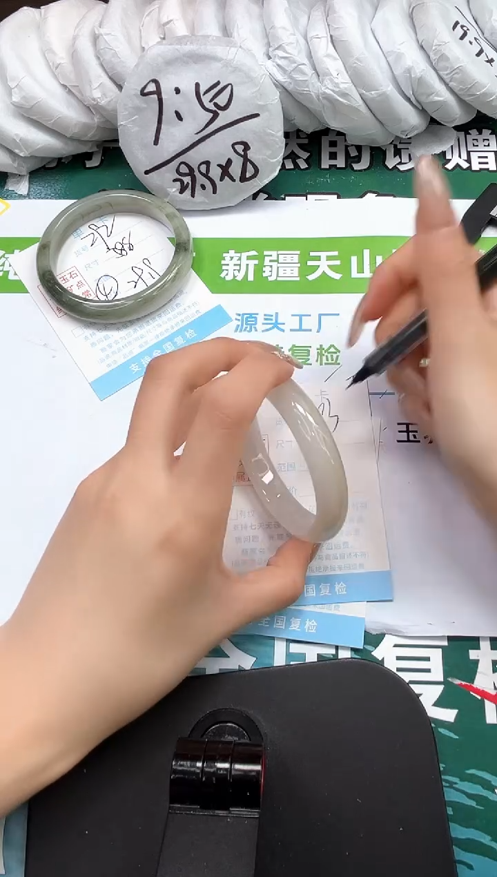 【闪购商品】石英质玉手镯未镶嵌k292-54