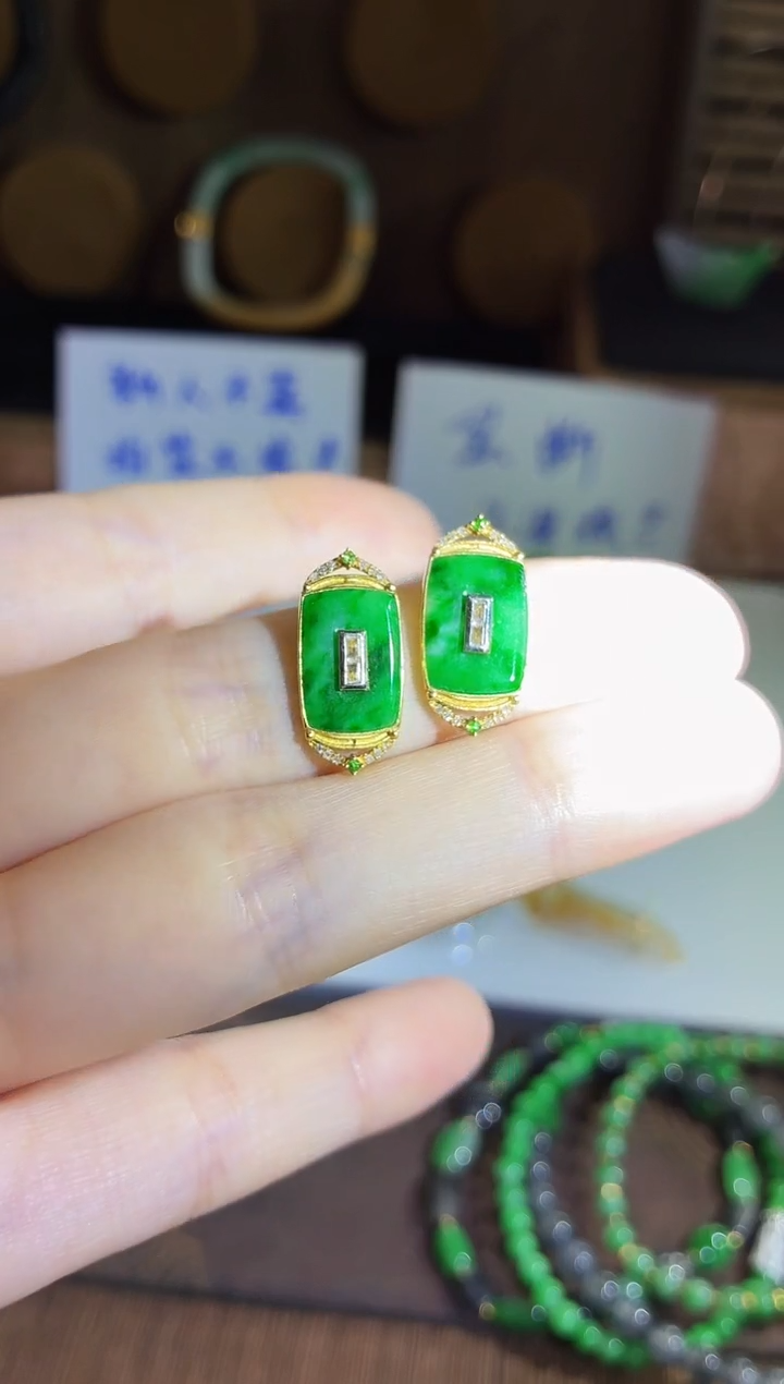 18K金镶嵌翡翠耳饰耳饰