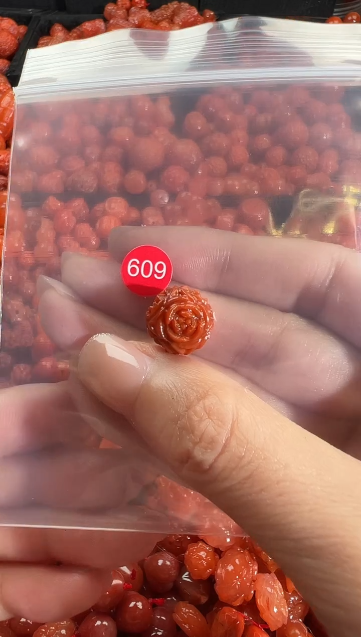 颈饰未镶嵌南红玛瑙1