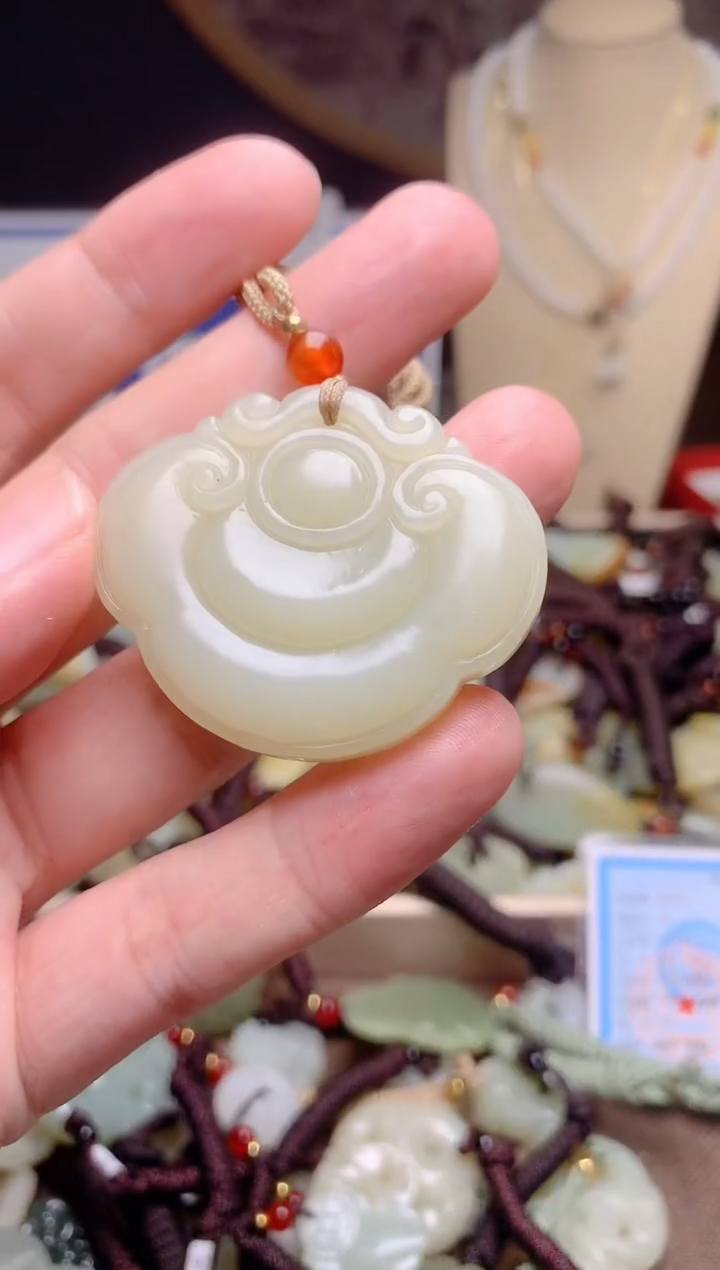 和田玉未镶嵌颈饰1