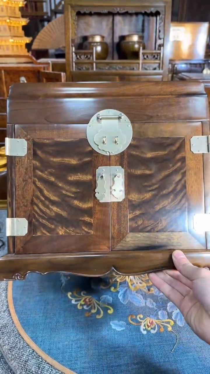 【闪购商品】乌木类成套家具阴沉官皮箱   s23