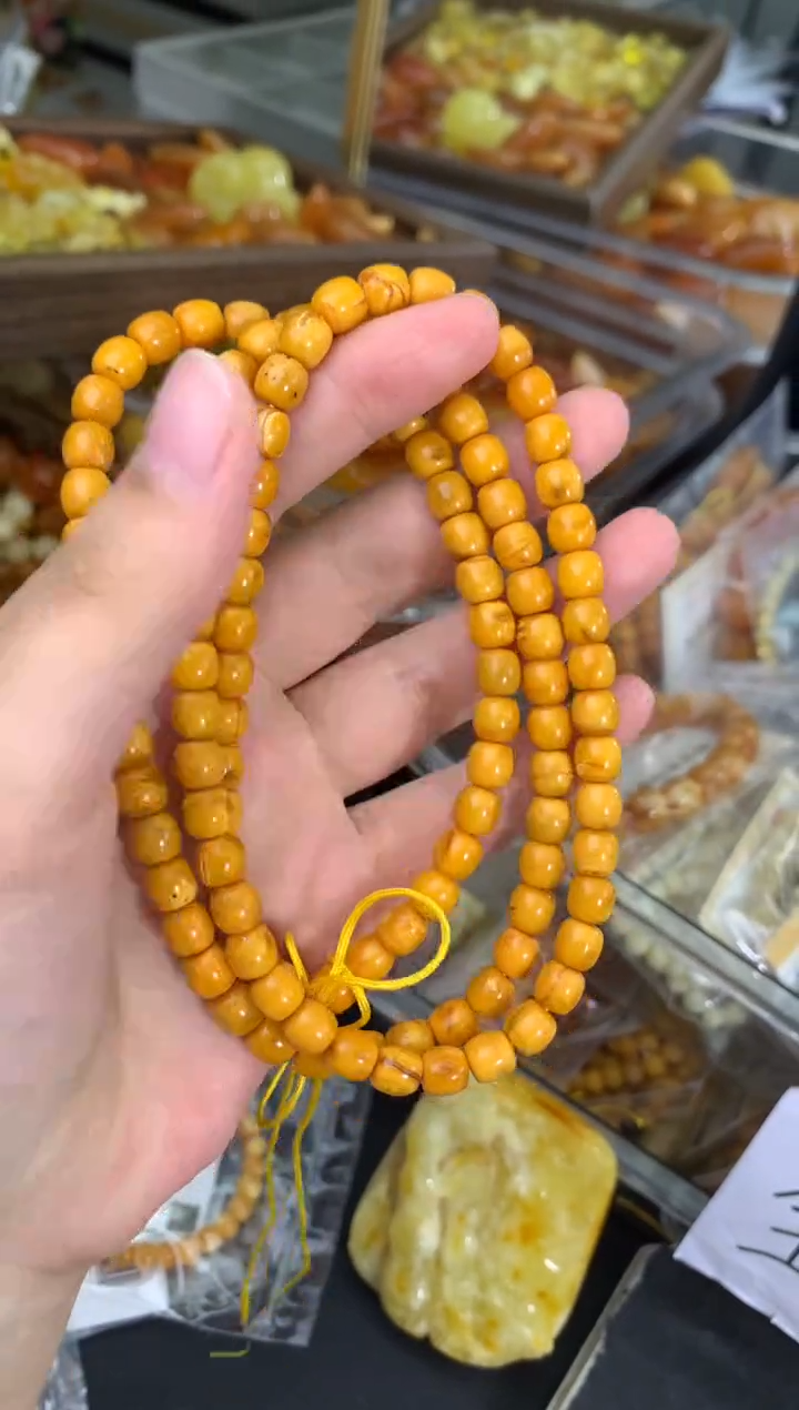 蜜蜡未镶嵌珠宝奇石93