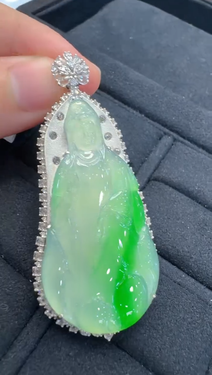【闪购商品】翡翠吊坠(不含链)18K金镶嵌        