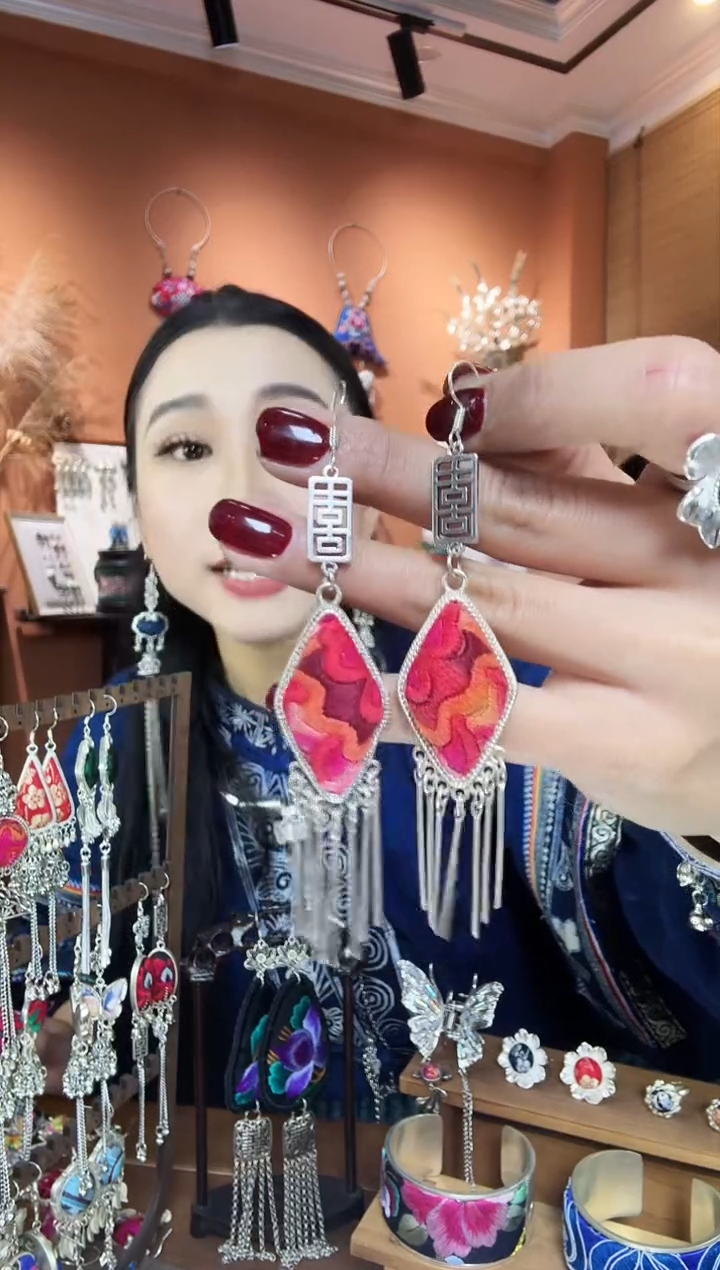 【闪购商品】刺绣纯手工民族风耳环