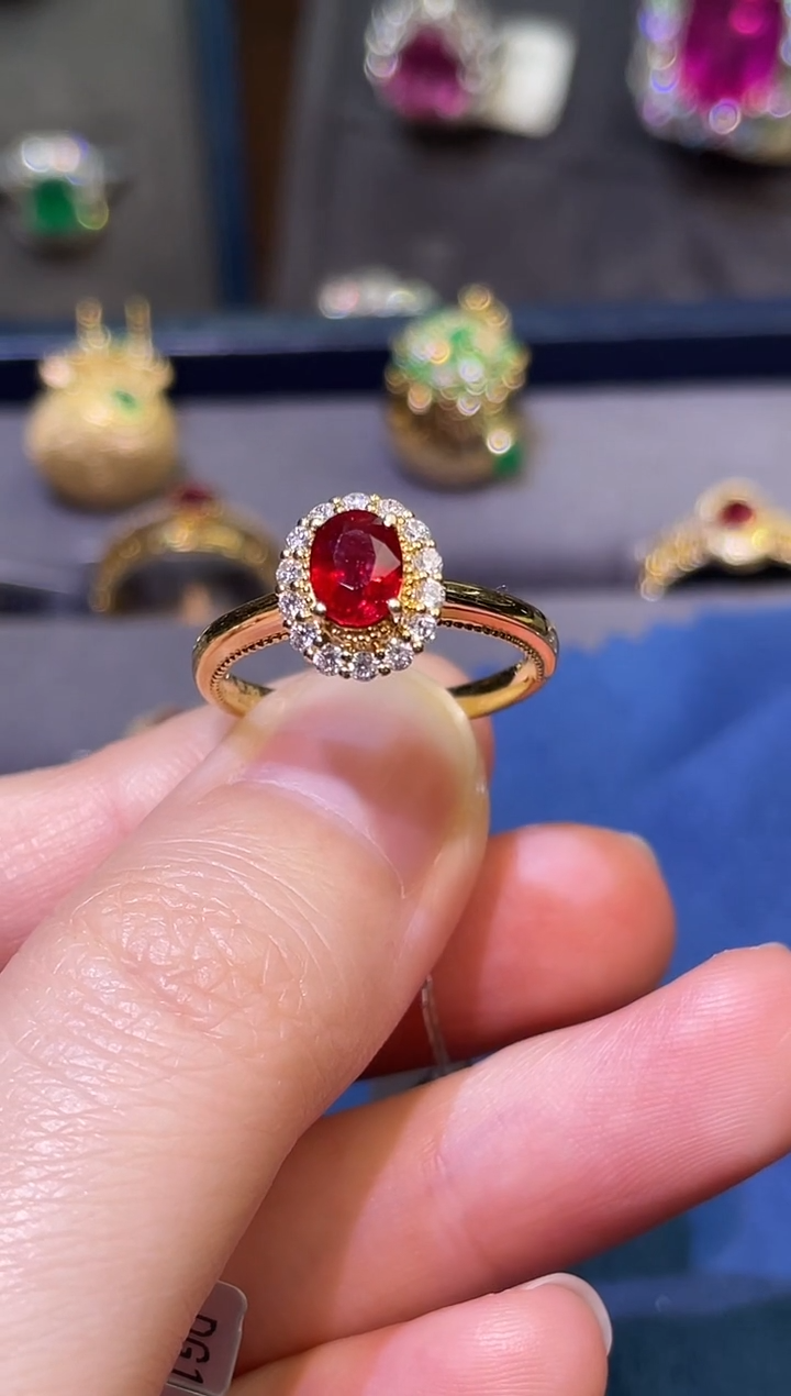 【闪购商品】红宝石戒指18K金镶嵌/无烧鸽血红/0.76ct