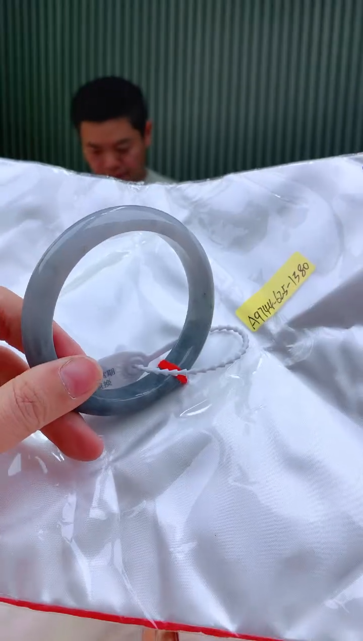 未镶嵌手镯翡翠62+