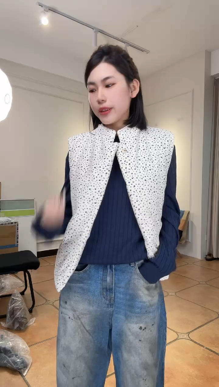 大**?设计师品牌少西白色马甲