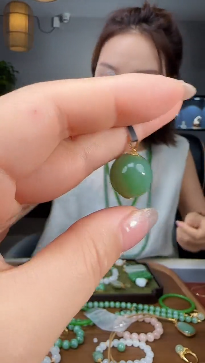 和田玉18K金镶嵌吊坠(不含链)1