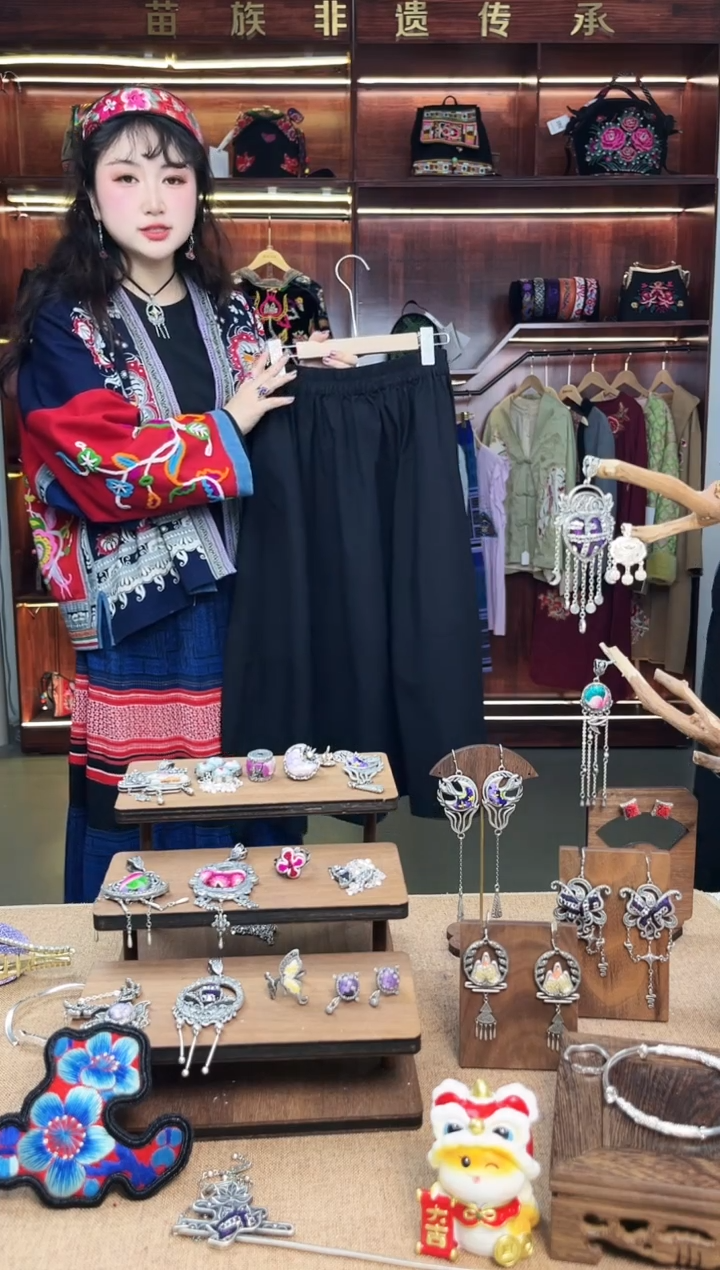 【闪购商品】织绣A11黔东南苗族刺绣