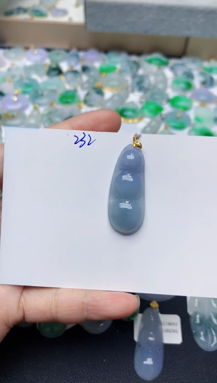 【闪购商品】翡翠颈饰18K金镶嵌天然翡翠A货    