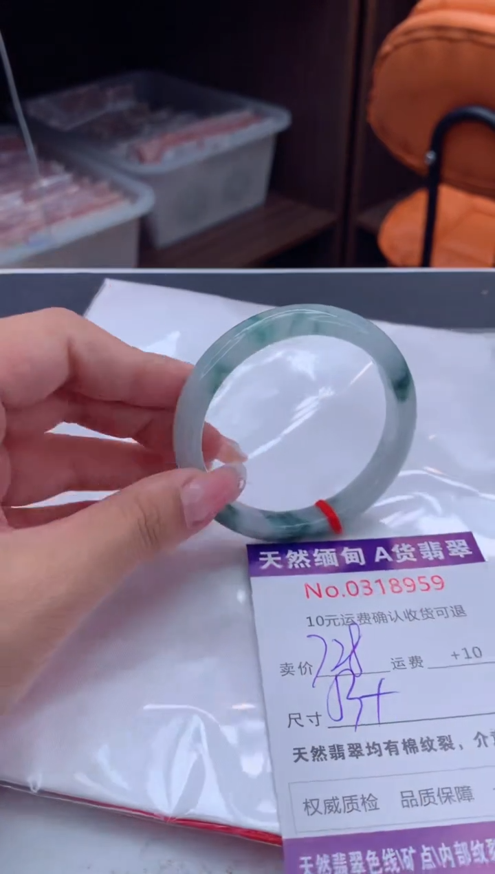 翡翠手镯未镶嵌有纹，完美者勿拍