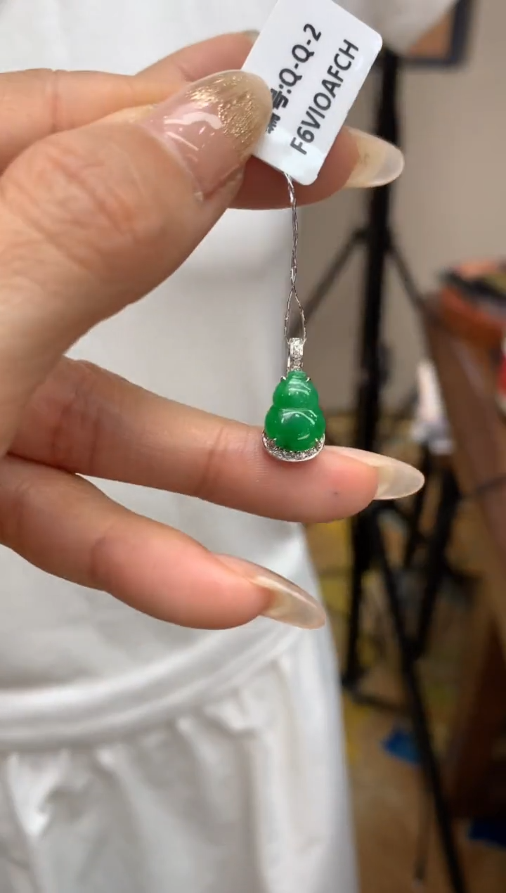 【闪购商品】翡翠颈饰18K金镶嵌葫芦