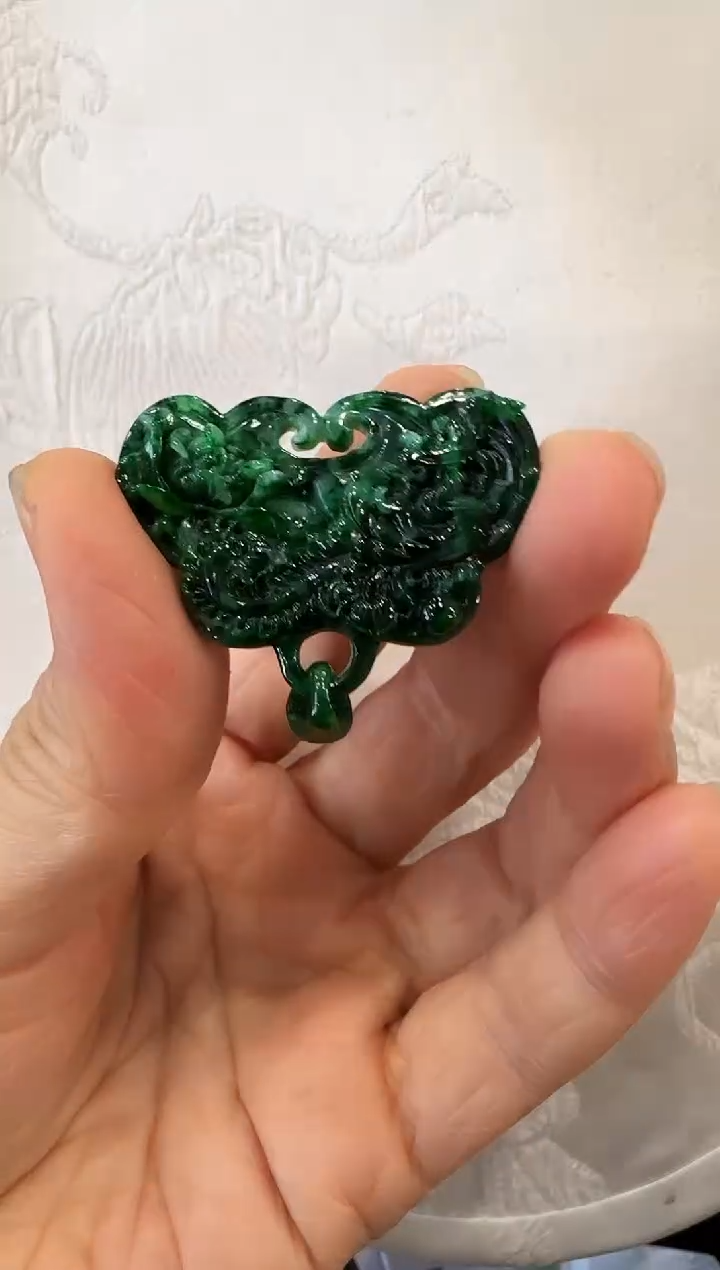 翡翠未镶嵌颈饰国风