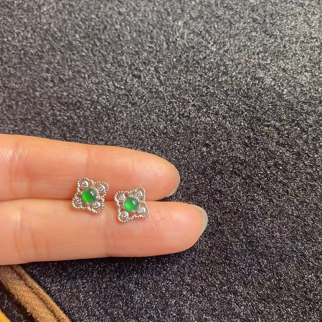 天然翡翠蛋面耳钉