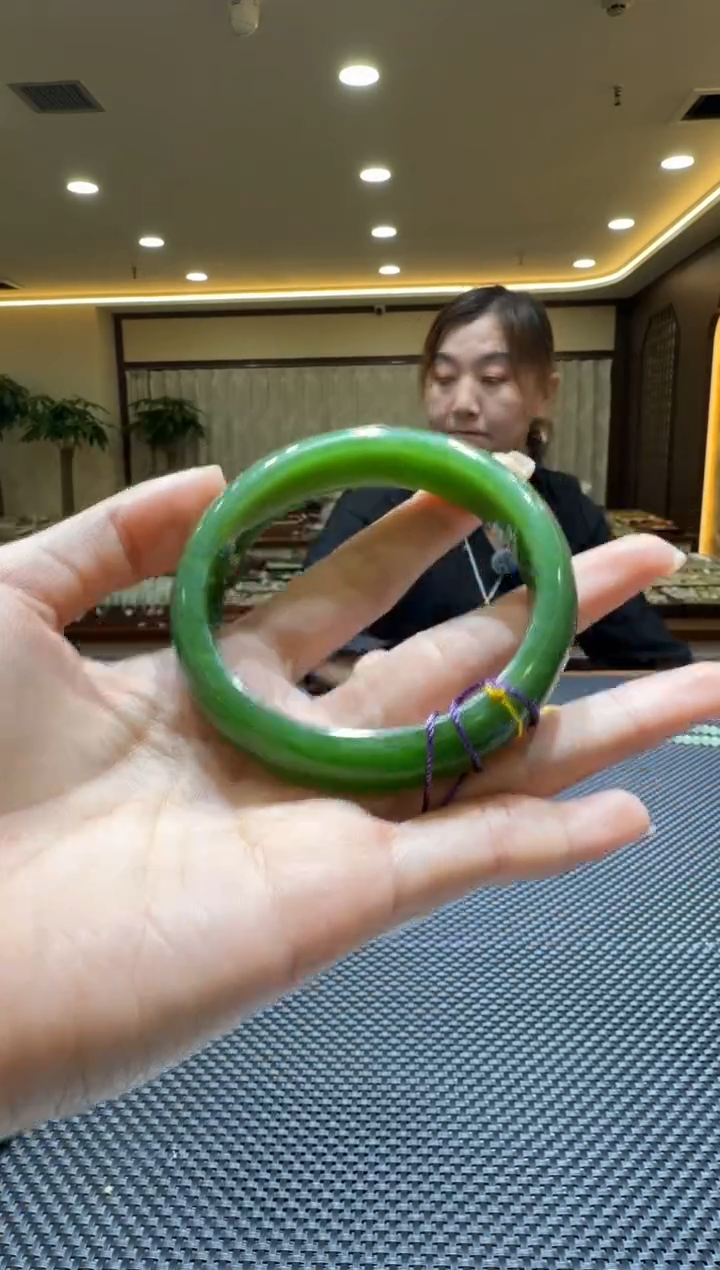 颈饰未镶嵌和田玉手镯60+