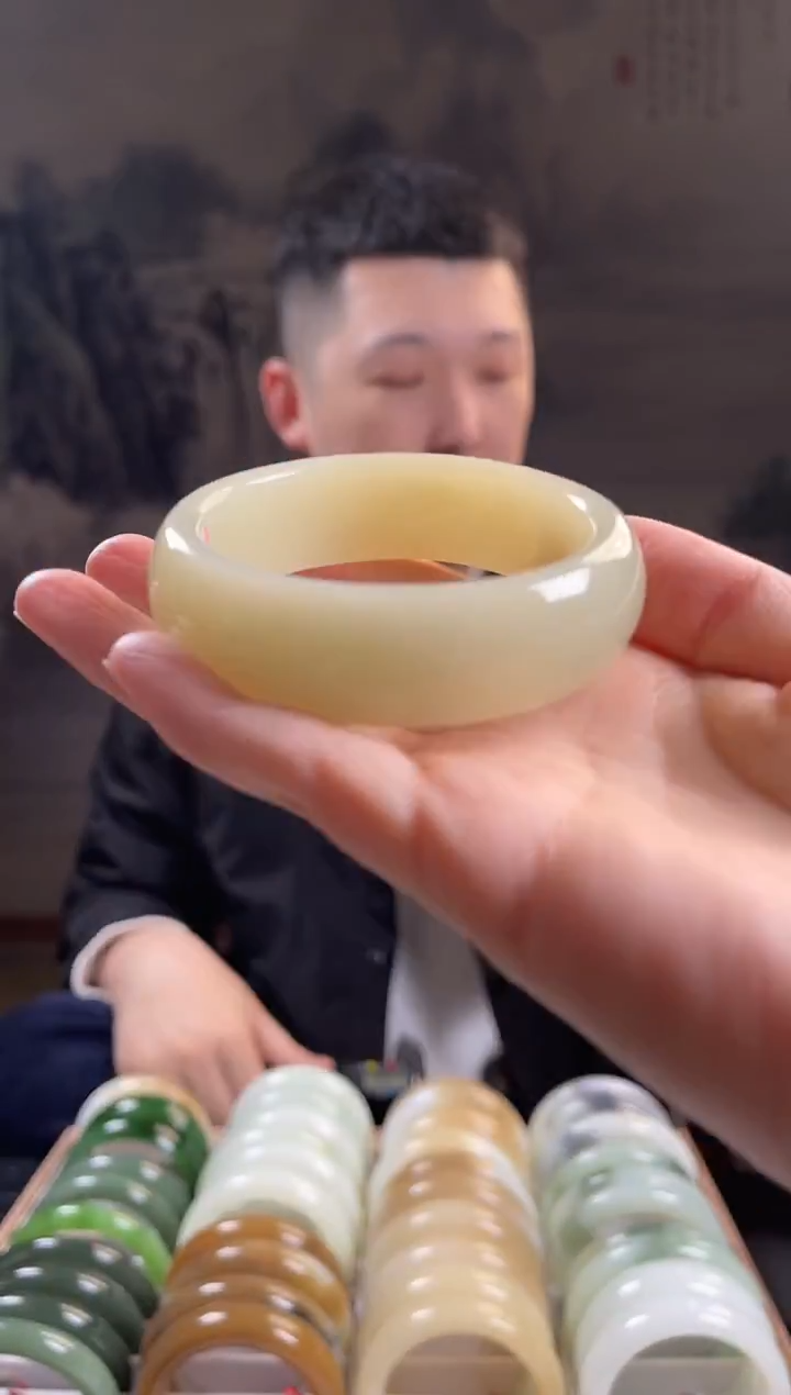 未镶嵌手镯和田玉55+圈口5274