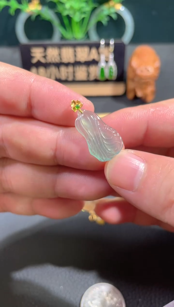 颈饰18K金镶嵌翡翠翡翠