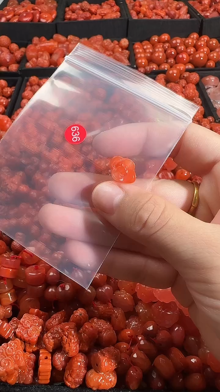 颈饰未镶嵌南红玛瑙1