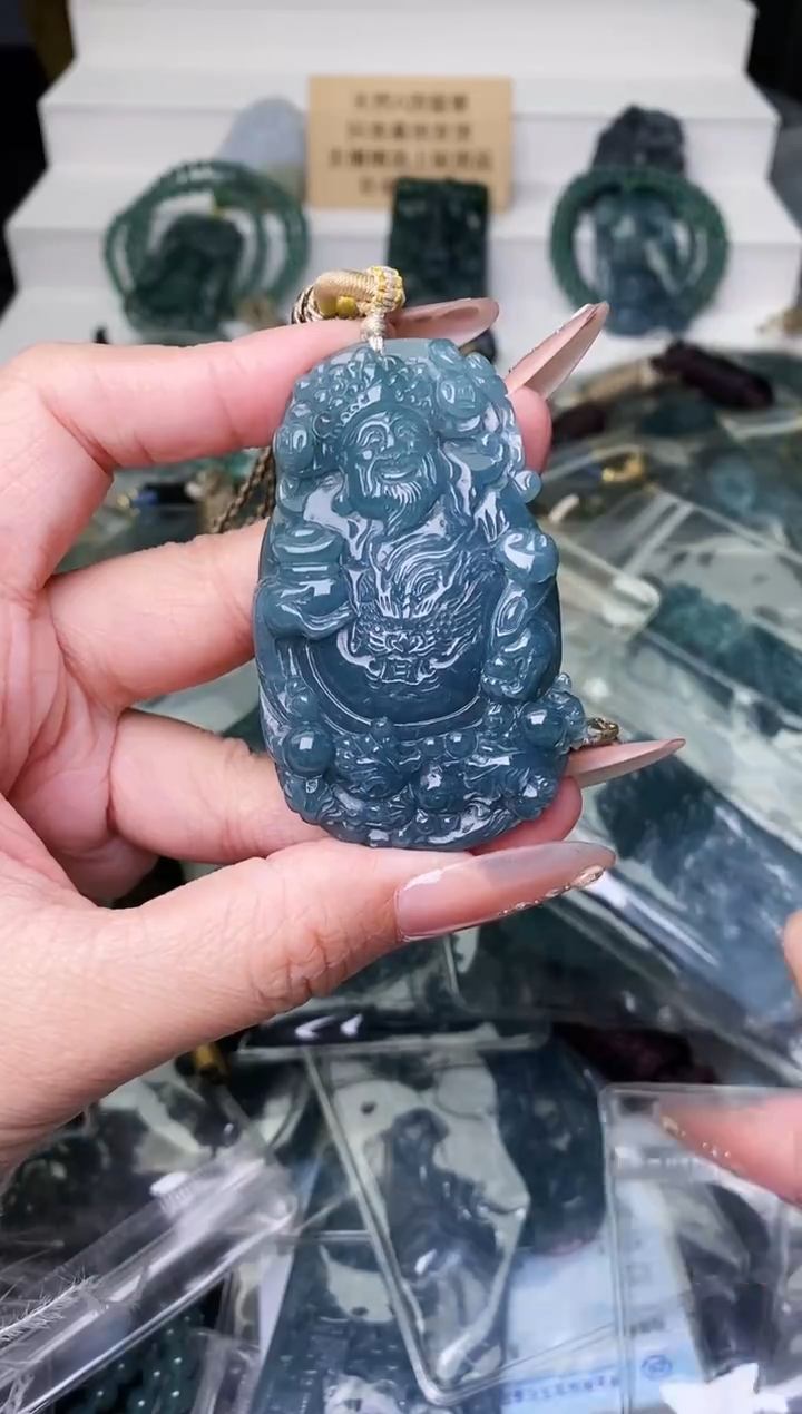 颈饰未镶嵌翡翠 