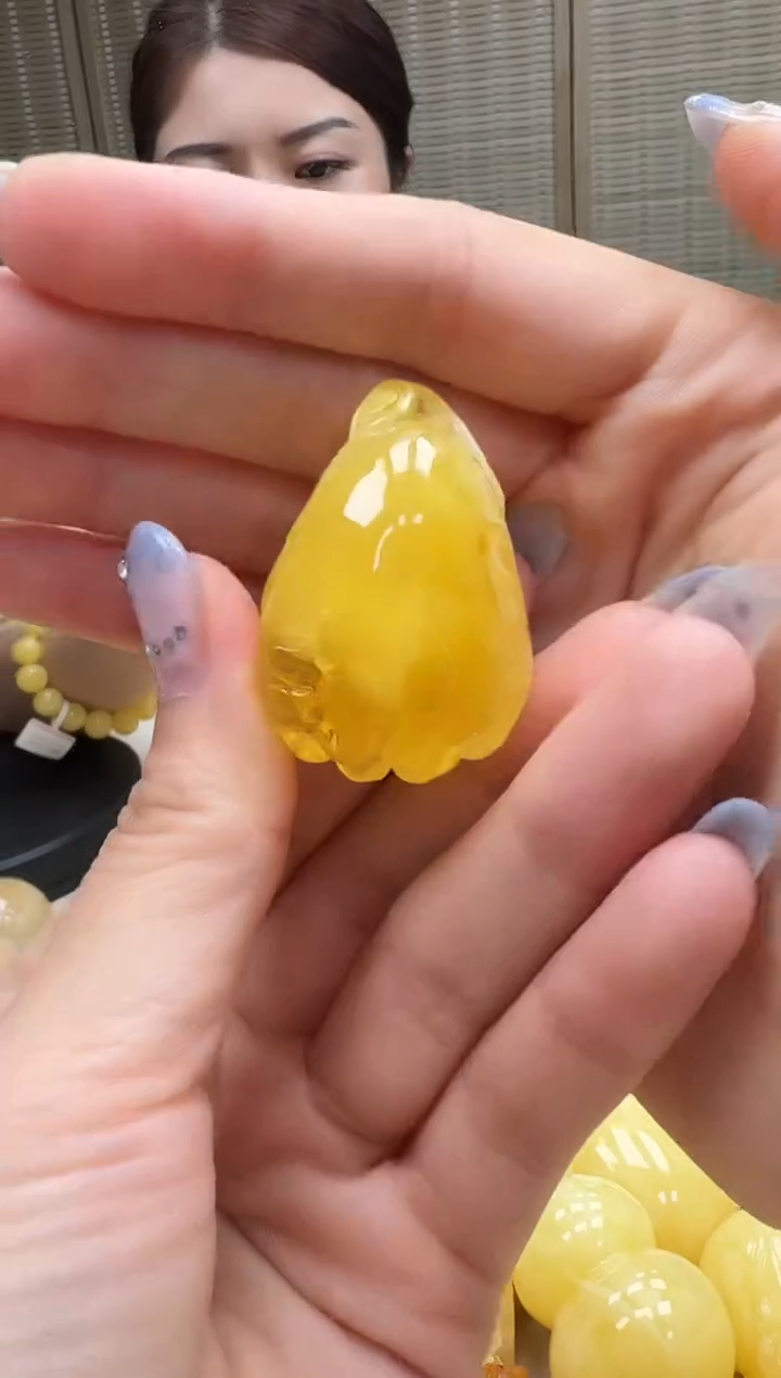 裸石琥珀未镶嵌如图