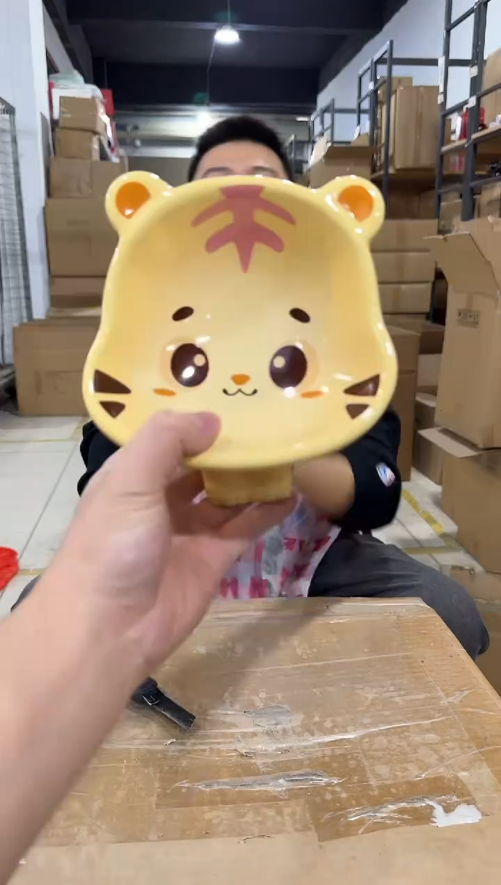 瓷片老虎猫碗    