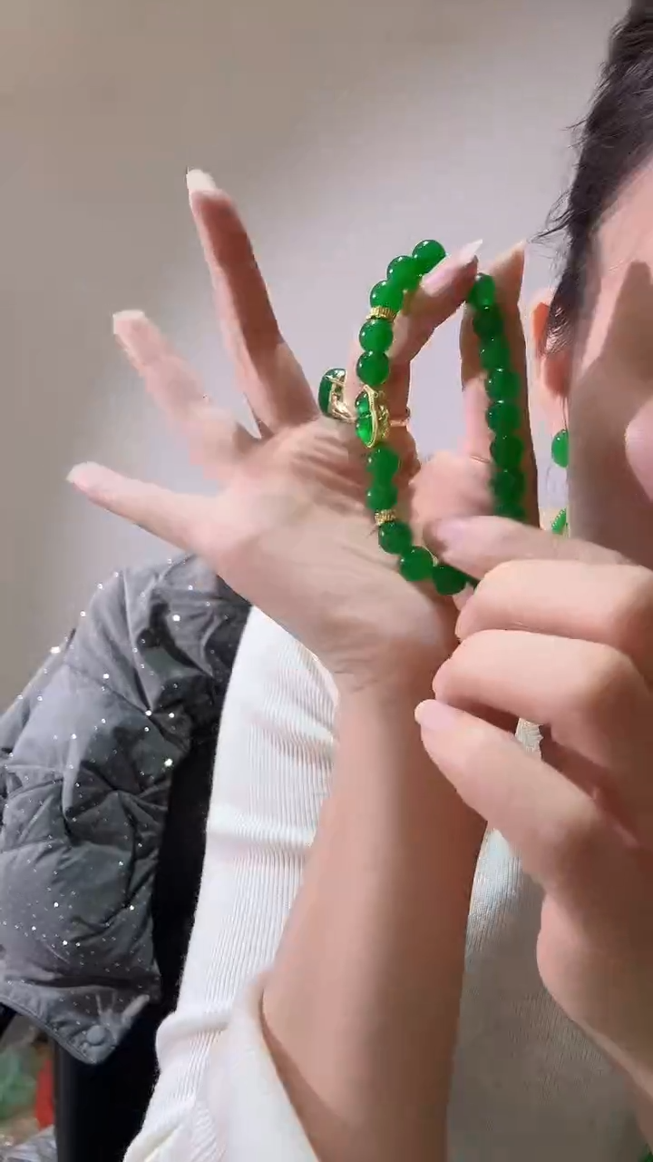 颈饰未镶嵌翡翠葫芦串看图