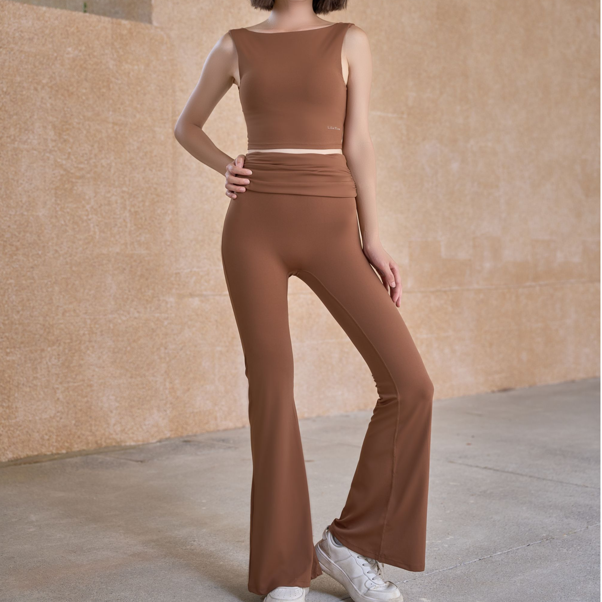 【LilaFlow自然流】瑜伽服健身服咖色自带胸垫美背修身承托喇叭裤