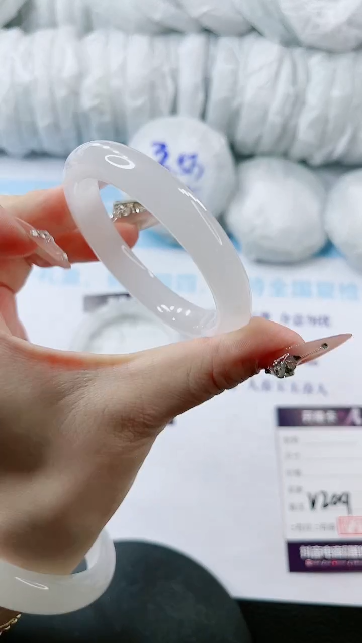 【闪购商品】石英质玉手镯未镶嵌多样性发货V209