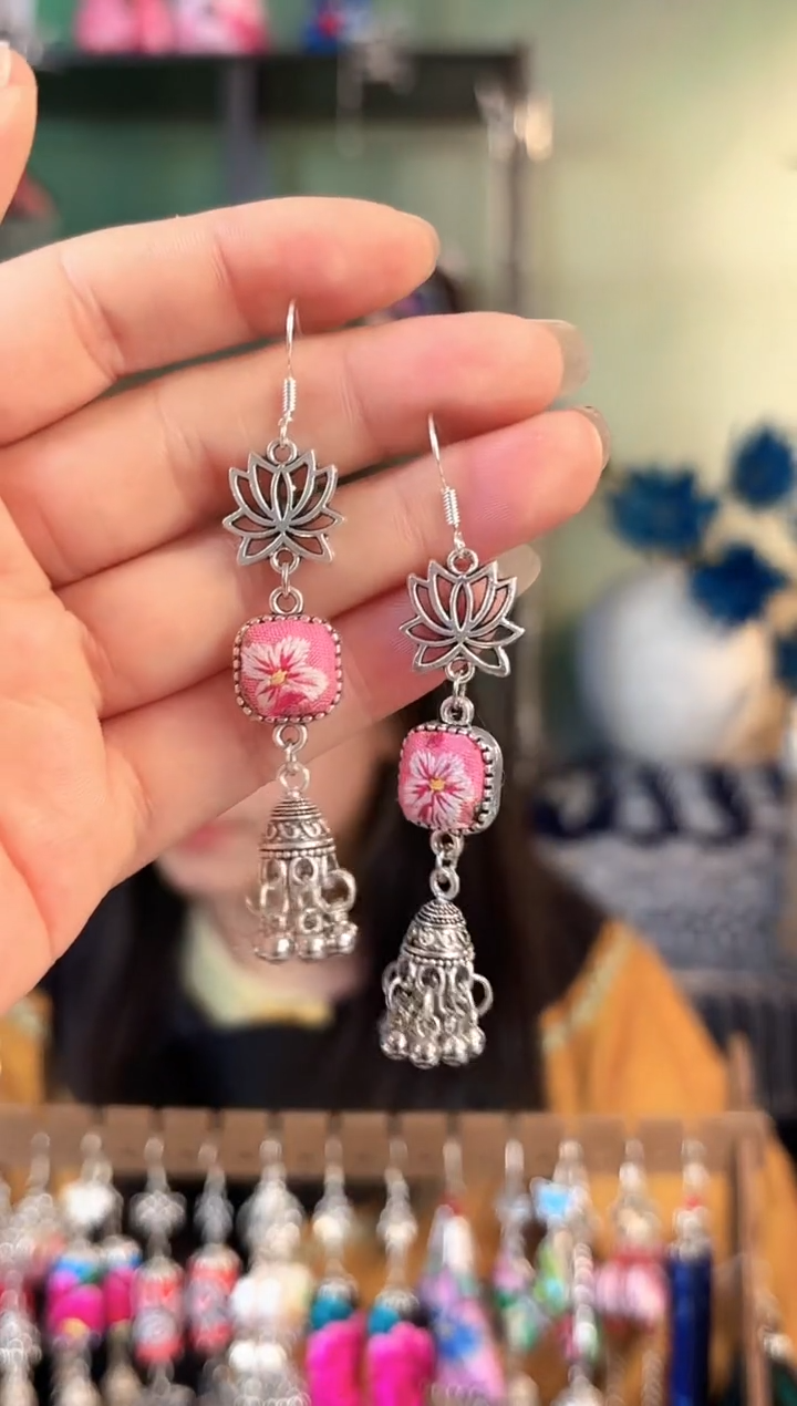 云织瑶非遗老绣饰品396