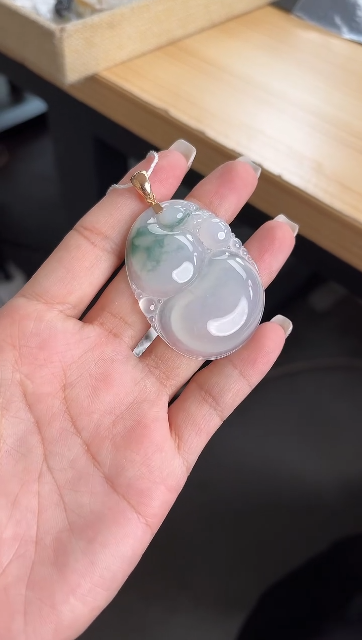 翡翠18K金镶嵌颈饰吊坠