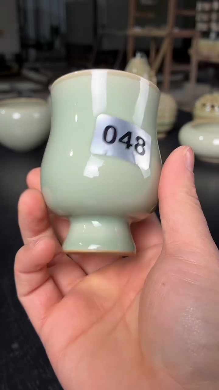 耀州窑仰山小高足杯微瑕048