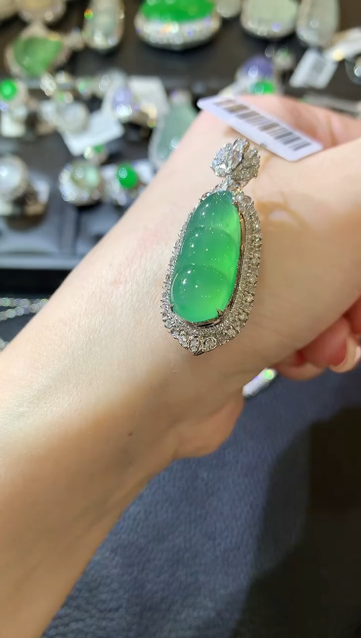 【闪购商品】翡翠吊坠(不含链)18K金镶嵌W33 