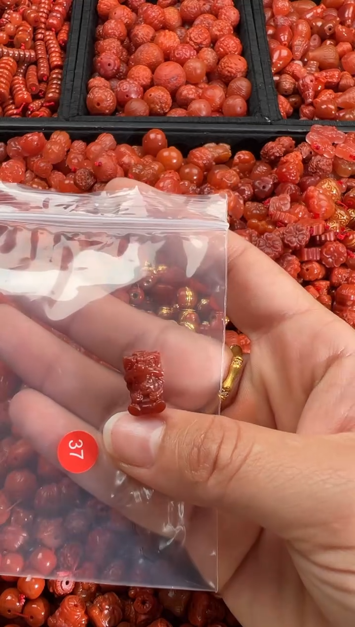 【闪购商品】南红玛瑙颈饰未镶嵌1