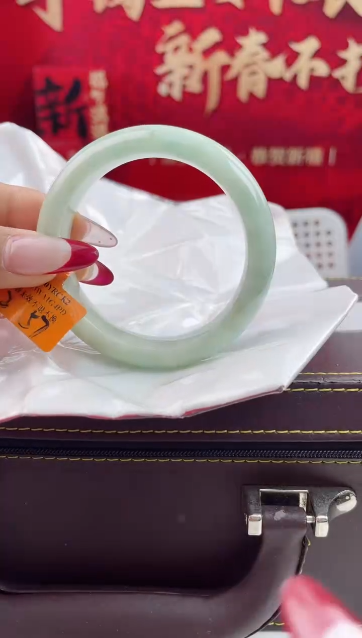 【闪购商品】翡翠手镯未镶嵌9翡翠手镯（微瑕）