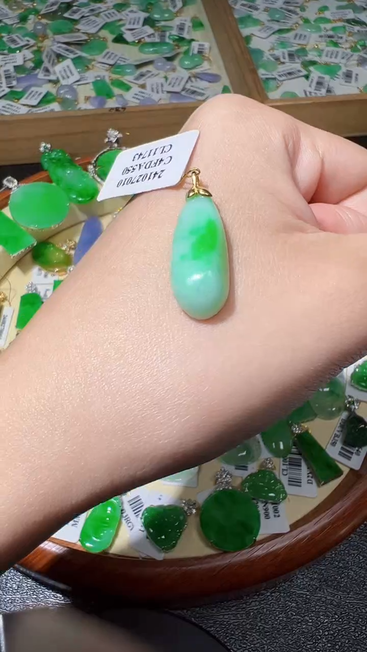 【闪购商品】翡翠颈饰18K金镶嵌我