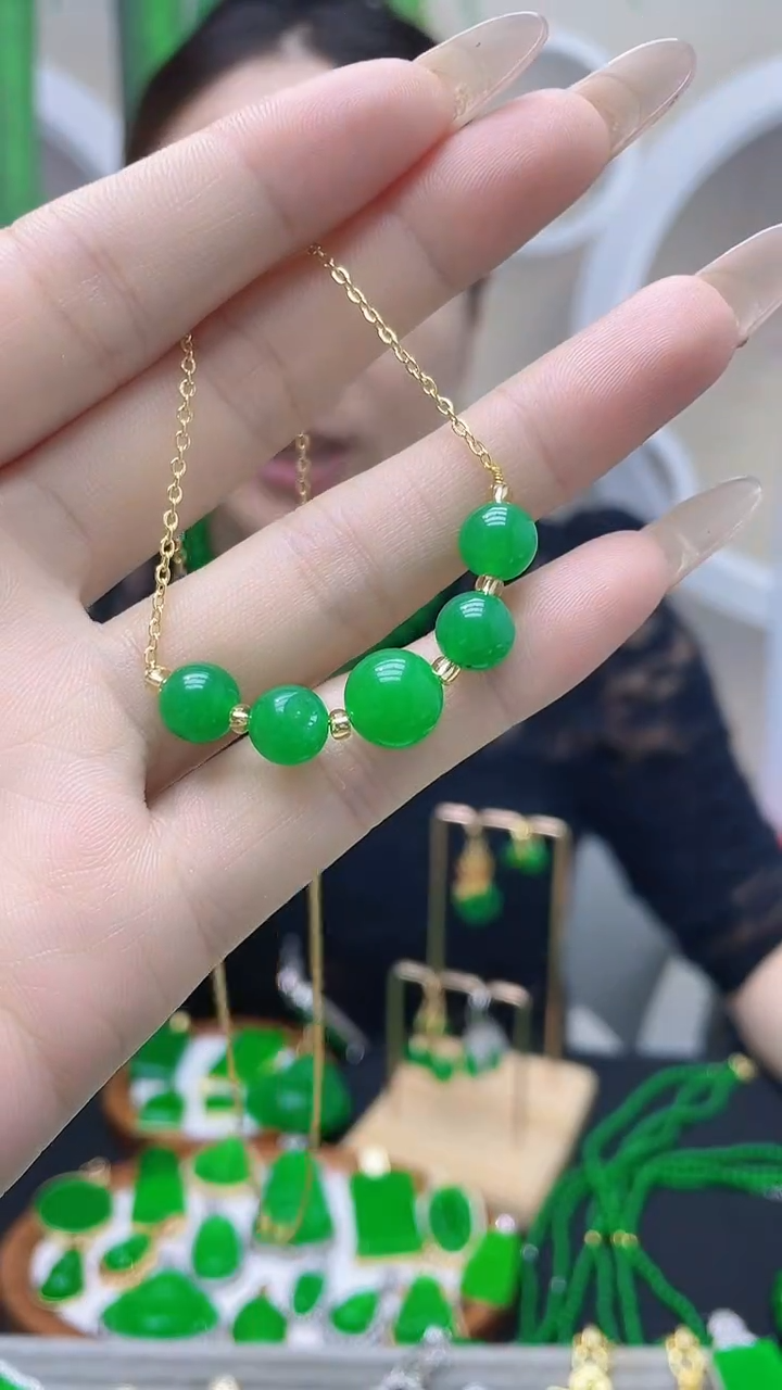 颈饰14K金镶嵌翡翠B62