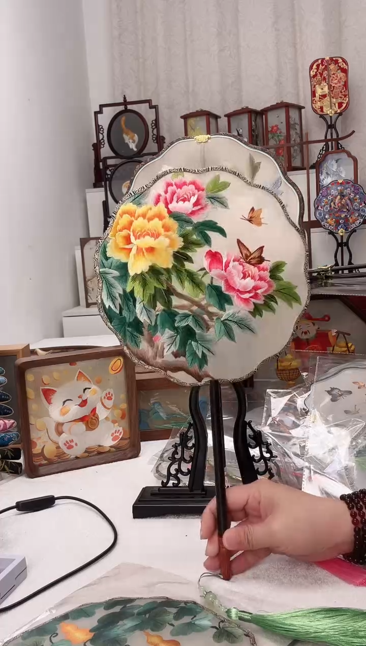 扇子苏绣作品手工团扇