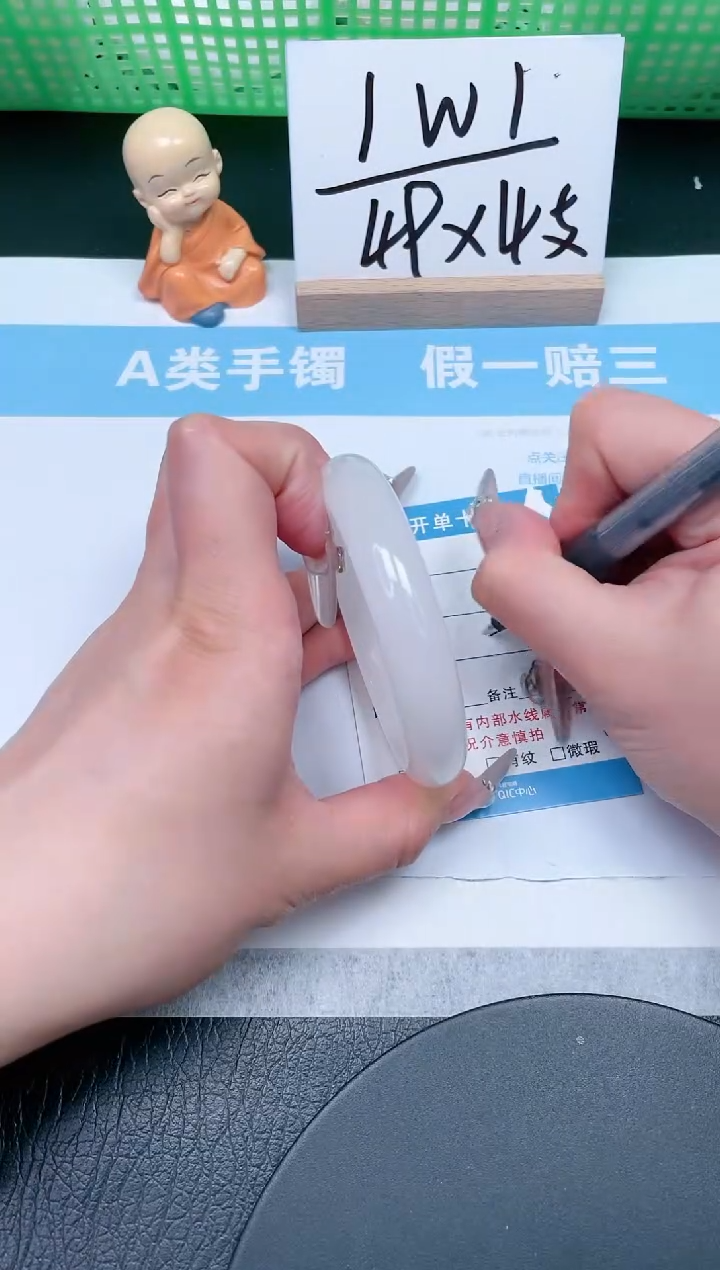 【闪购商品】石英质玉手镯未镶嵌158-56.5