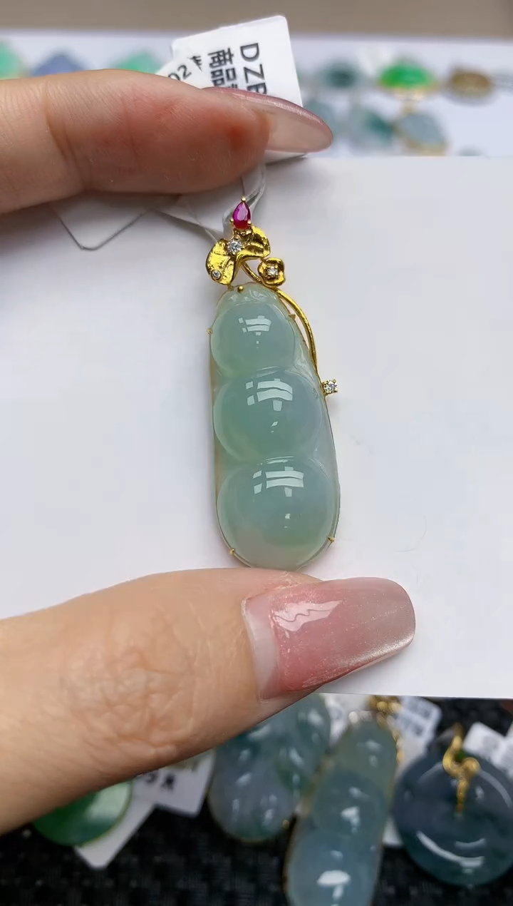 【闪购商品】翡翠挂件18K金镶嵌天然翡翠A货