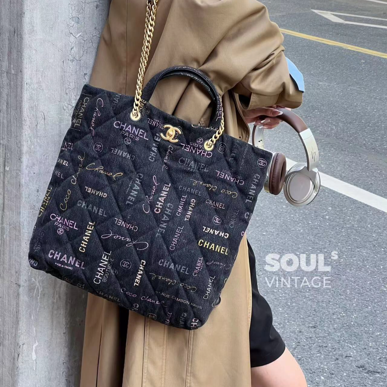 99新 Chanel/香奈儿 22P黑色金扣单宁牛仔字母涂鸦托特包 