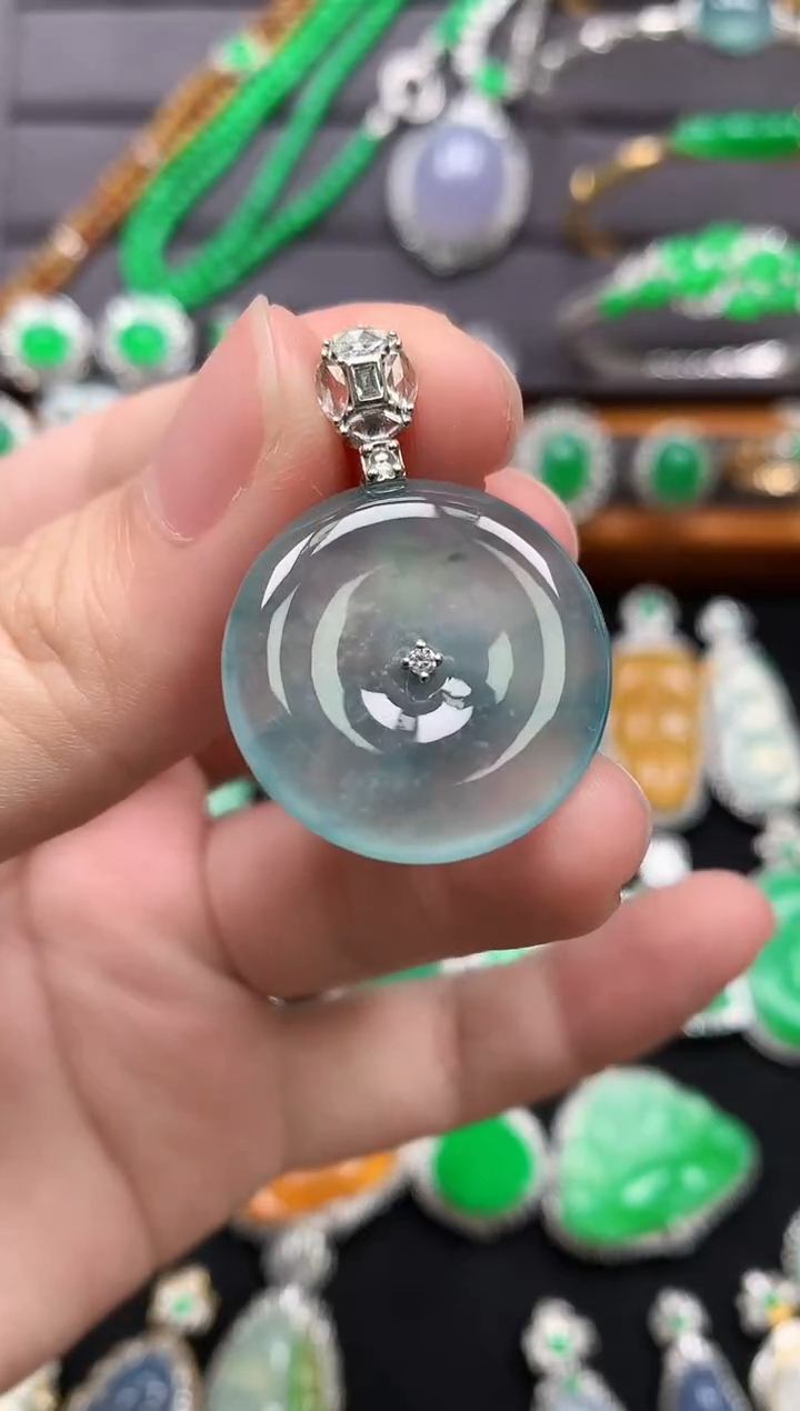 颈饰18K金镶嵌翡翠翡翠