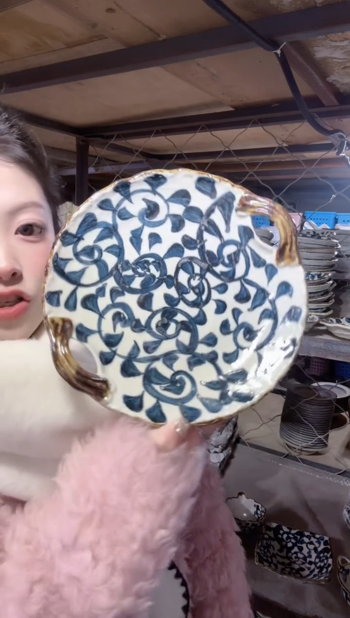 陶瓷唐草双耳大盘一个