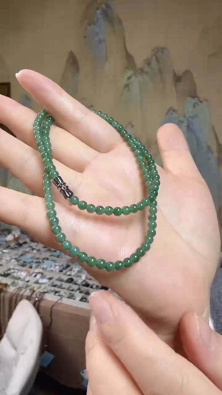 颈饰未镶嵌和田玉.