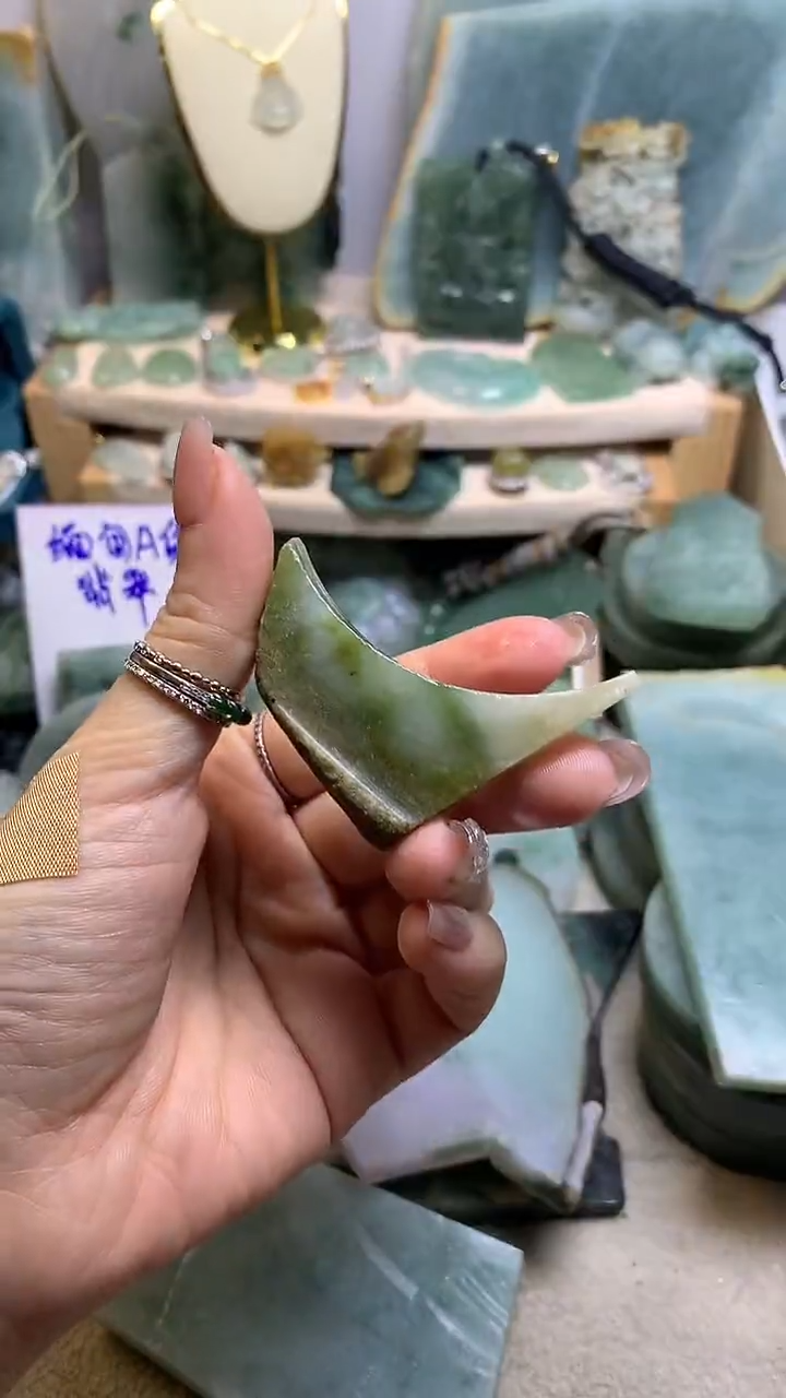 【闪购商品】翡翠挂件未镶嵌缅甸A货翡翠，没有运费险