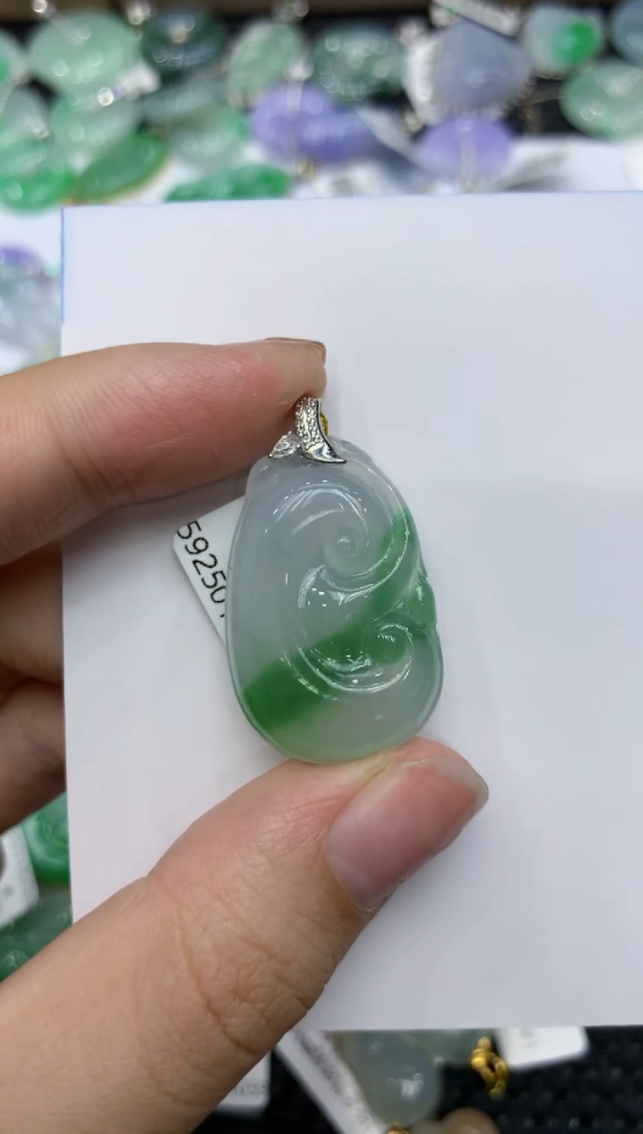 【闪购商品】翡翠颈饰18K金镶嵌1111111111111