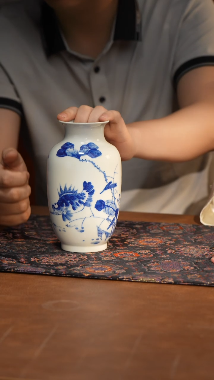 L良朋福利青花赏瓶二二
