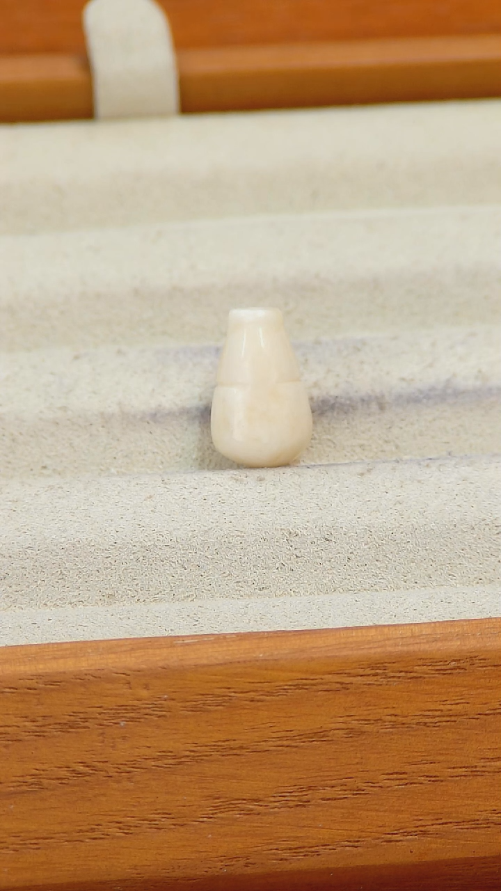 【闪购商品】蜜蜡裸石未镶嵌俄料微瑕8.9MM0.512克