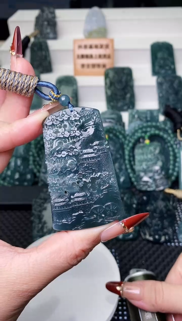 颈饰未镶嵌翡翠 