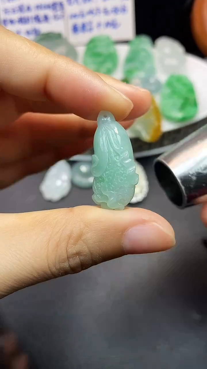 颈饰未镶嵌翡翠吊坠