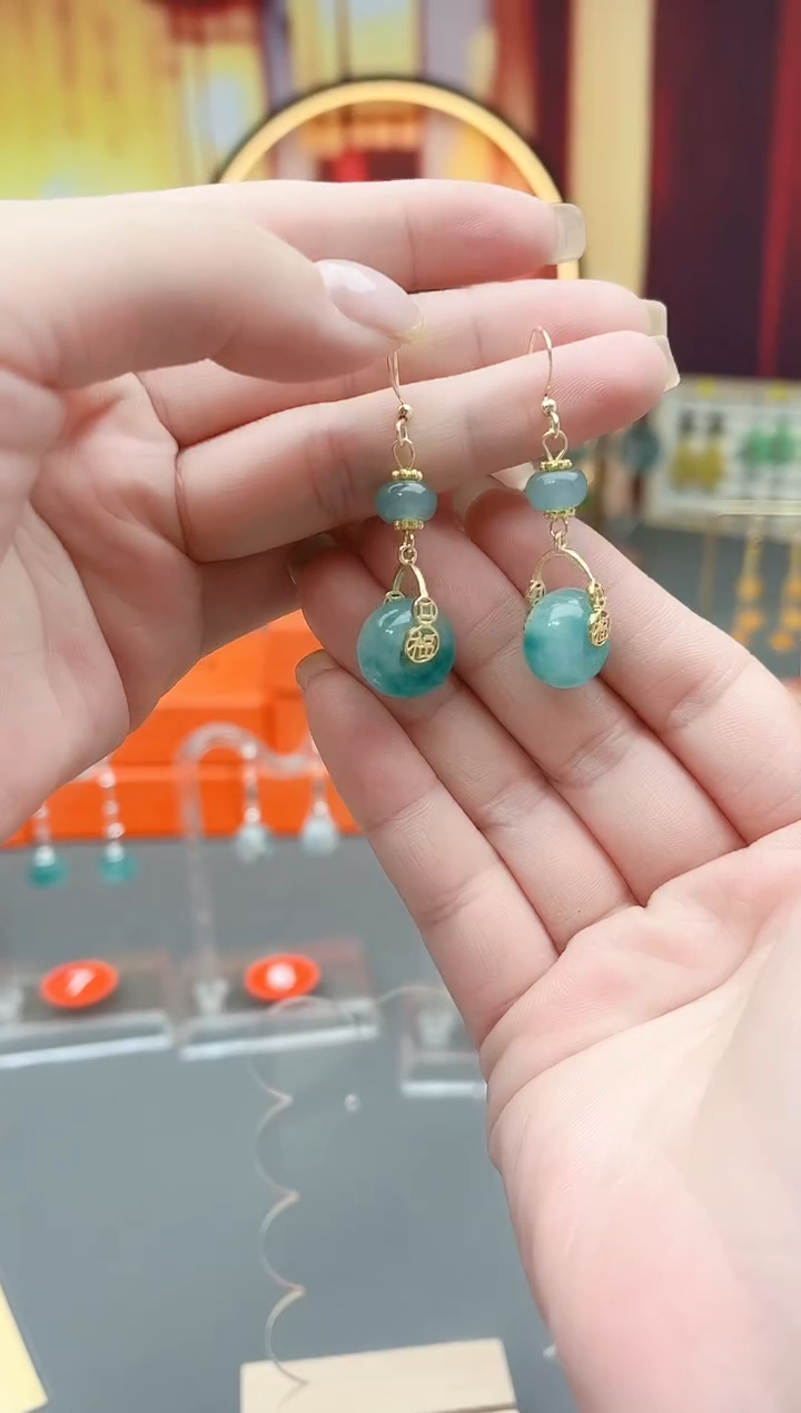 未镶嵌石英质玉（天山翠）耳钉307